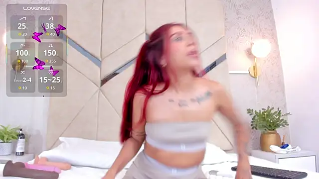 LiaVelez online show from October 4, 2025, 1:34 pm