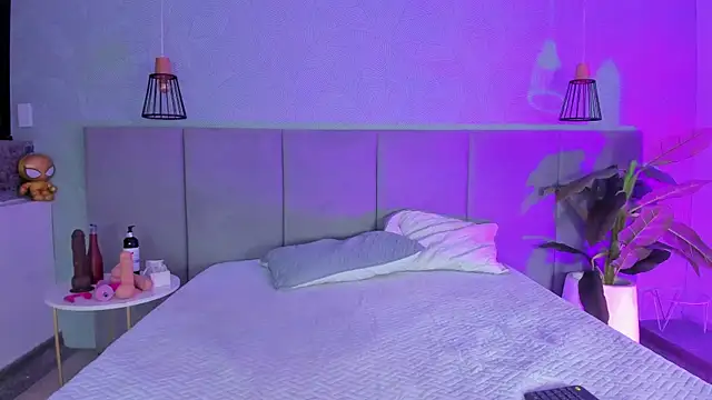 LiaVelez online show from March 13, 2025, 1:07 pm