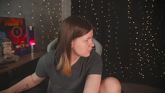 cuteamberlyyy online show from October 19, 2025, 3:31 am