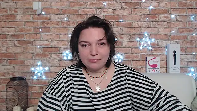 Amelia Kiss  online show from September 24, 2025, 12:40 am