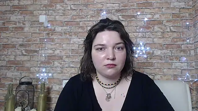 Amelia Kiss  online show from March 10, 2025, 12:39 am