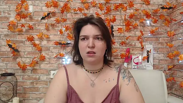 Amelia Kiss  online show from October 28, 2025, 12:33 am