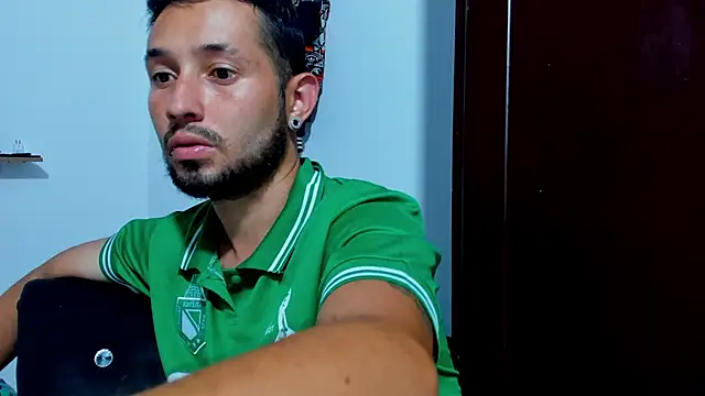 Snapshot of Bad_Couple_1 chatting on October 26, 2025, 6:52 pm Bad Couple 1 online show from October 26, 2025, 6:52 pm