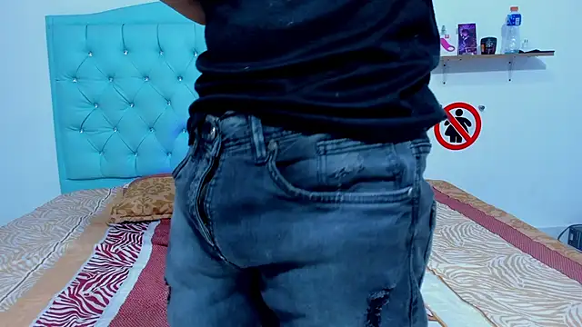 Snapshot of Bad_Couple_1 chatting on October 16, 2025, 10:12 am Bad Couple 1 online show from October 16, 2025, 10:12 am