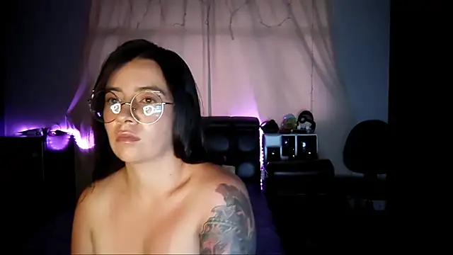 Snapshot of Alaia_sam chatting on May 26, 2026, 11:03 pm Alaia sam online show from May 26, 2026, 11:03 pm