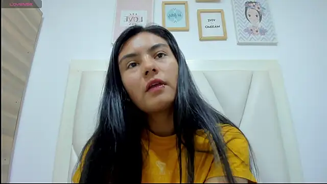 atilanadiaz7 online show from April 21, 2026, 5:41 pm