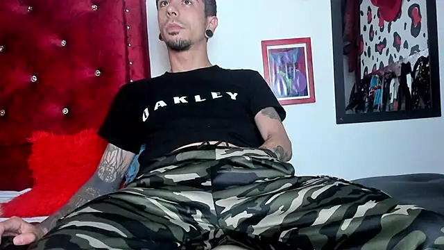 Aaron BigDickxxx online show from March 18, 2025, 8:06 am