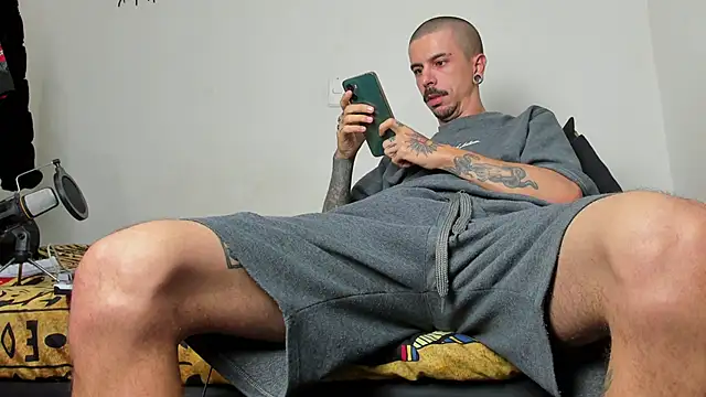 Aaron BigDickxxx online show from March 10, 2026, 9:13 am