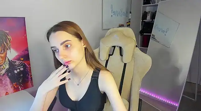 Snapshot of __SilviaAbby__ chatting on January 13, 2025, 12:56 pm SilviaAbby online show from January 13, 2025, 12:56 pm