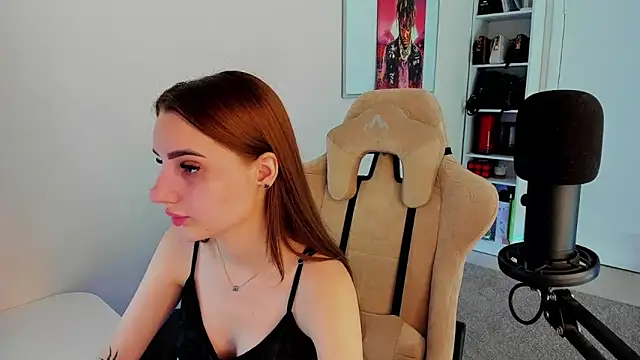 Snapshot of __SilviaAbby__ chatting on March 15, 2025, 10:13 am SilviaAbby online show from March 15, 2025, 10:13 am