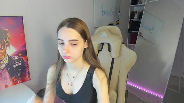 Snapshot of __SilviaAbby__ chatting on January 3, 2025, 1:24 pm SilviaAbby online show from January 3, 2025, 1:24 pm