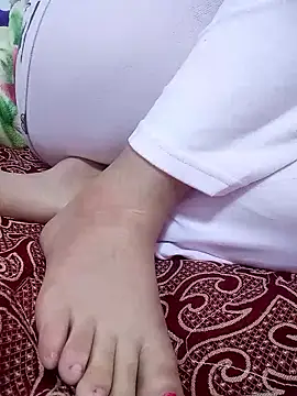 Snapshot of Bombamom chatting on March 28, 2026, 1:45 pm Bombamom online show from March 28, 2026, 1:45 pm