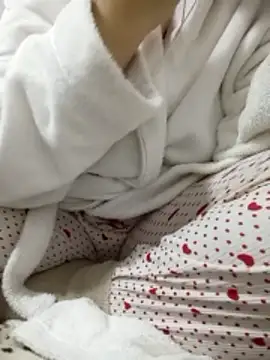 Snapshot of Bombamom chatting on March 8, 2026, 11:35 am Bombamom online show from March 8, 2026, 11:35 am