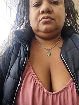 Carlabrasileira online show from September 18, 2025, 8:01 pm