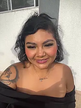 Snapshot of Juli_Walker chatting on April 5, 2026, 9:43 pm Juli Walker online show from April 5, 2026, 9:43 pm