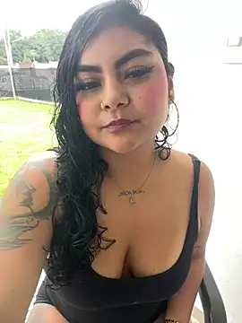 Snapshot of Juli_Walker chatting on March 5, 2026, 2:35 pm Juli Walker online show from March 5, 2026, 2:35 pm