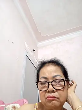 Hotestlove online show from April 9, 2026, 8:48 pm