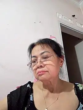 Hotestlove online show from May 7, 2026, 1:14 pm