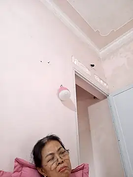 Hotestlove online show from May 9, 2026, 9:56 am