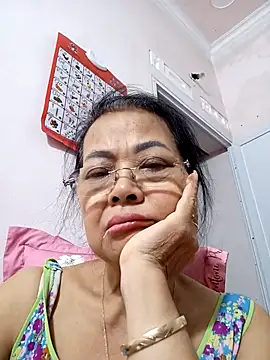 Snapshot of Hotestlove chatting on October 6, 2025, 12:17 pm Hotestlove online show from October 6, 2025, 12:17 pm