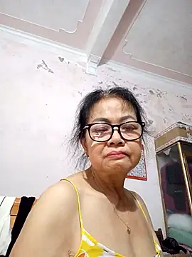 Hotestlove online show from April 27, 2026, 1:09 pm