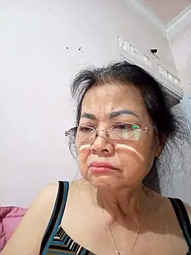 Hotestlove online show from May 8, 2026, 9:51 pm