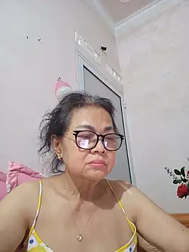 Hotestlove online show from May 15, 2026, 12:47 pm