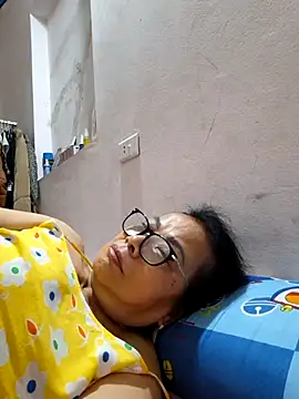 Hotestlove online show from May 18, 2026, 7:24 am