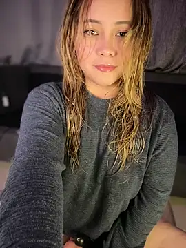 Snapshot of MerlyG chatting on February 15, 2026, 5:19 am MerlyG online show from February 15, 2026, 5:19 am