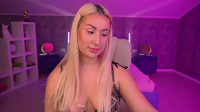 LiaBrazzerr online show from May 20, 2026, 1:52 pm