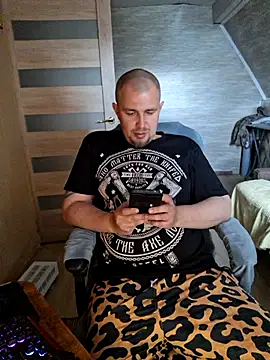 Foxyshaved online show from May 17, 2026, 10:15 am