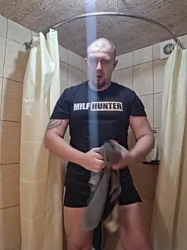 Foxyshaved online show from November 29, 2025, 4:01 am