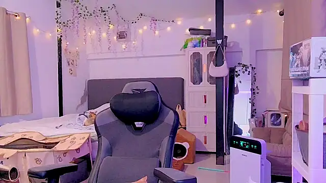 Kana G online show from March 13, 2025, 3:06 pm