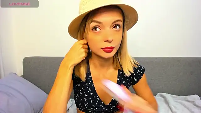 Snapshot of _ellen_meow_ chatting on October 14, 2025, 9:58 pm ellen meow online show from October 14, 2025, 9:58 pm