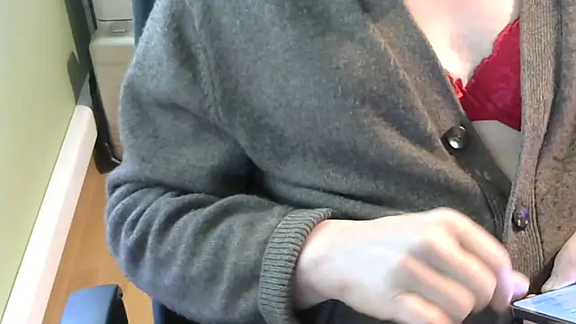 mimiolit00 online show from May 6, 2026, 8:29 am