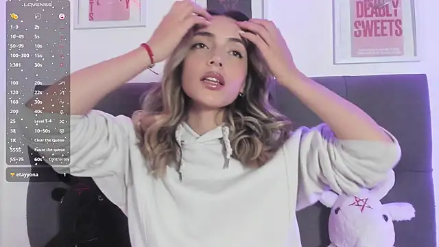 IsadoraGalle  online show from April 4, 2026, 9:10 pm