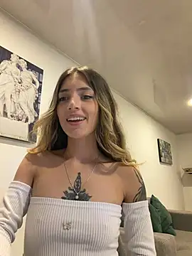 Snapshot of IsadoraGalle_ chatting on June 14, 2026, 11:17 pm IsadoraGalle online show from June 14, 2026, 11:17 pm