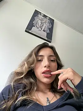 Snapshot of IsadoraGalle_ chatting on June 16, 2026, 8:53 pm IsadoraGalle online show from June 16, 2026, 8:53 pm