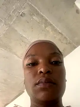 slimcateee online show from November 3, 2025, 12:42 pm