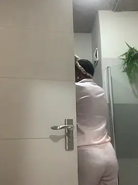 slimcateee online show from February 26, 2026, 7:52 am