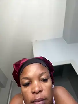 slimcateee online show from October 24, 2025, 7:40 am