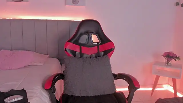  janiis online show from November 10, 2025, 11:54 pm