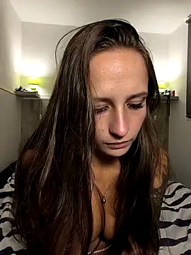 emma4xxx online show from March 22, 2025, 8:04 pm