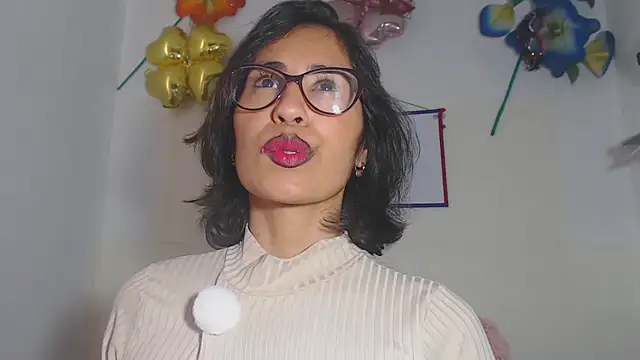 fantasty nylon online show from October 18, 2025, 7:27 pm