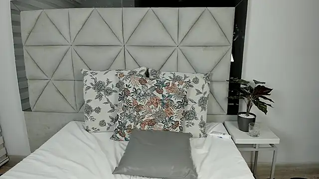 nina pons online show from March 13, 2025, 12:05 am