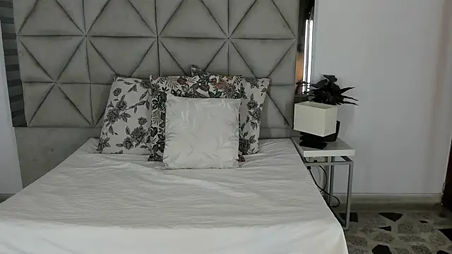 nina pons online show from September 29, 2025, 11:21 pm