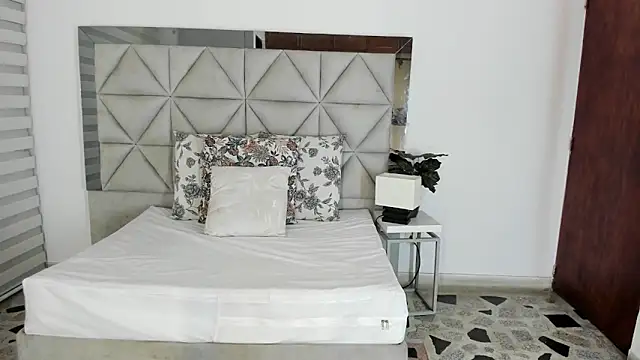 nina pons online show from September 8, 2025, 11:15 pm