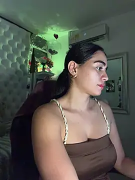 Snapshot of ZarahEvans chatting on May 23, 2026, 6:29 pm ZarahEvans online show from May 23, 2026, 6:29 pm