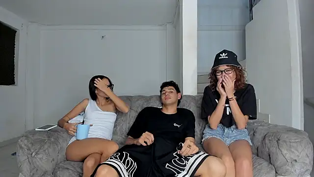 slimteenwet online show from February 13, 2026, 5:29 am