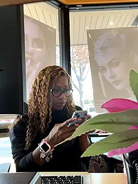 VixenCapri online show from November 24, 2025, 2:39 pm